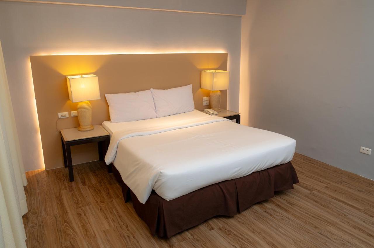 Cebu Grand Hotel Экстерьер фото