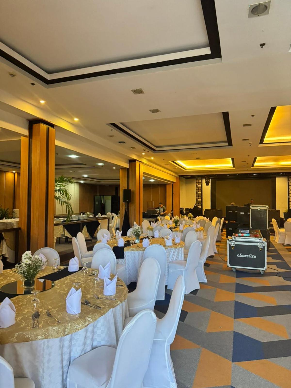Cebu Grand Hotel Экстерьер фото